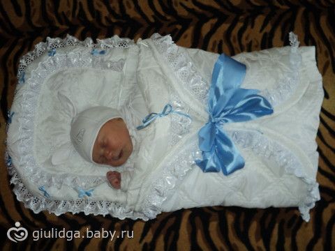 покупали костюмчик отдель, конверт мама моя сшила выписка была 21 мая