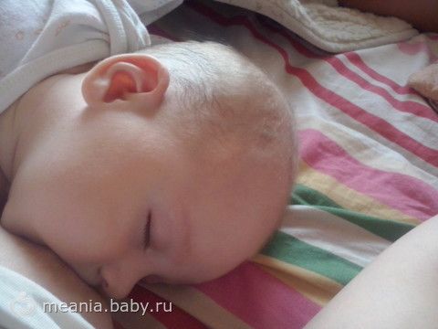 ребенок потеет много
