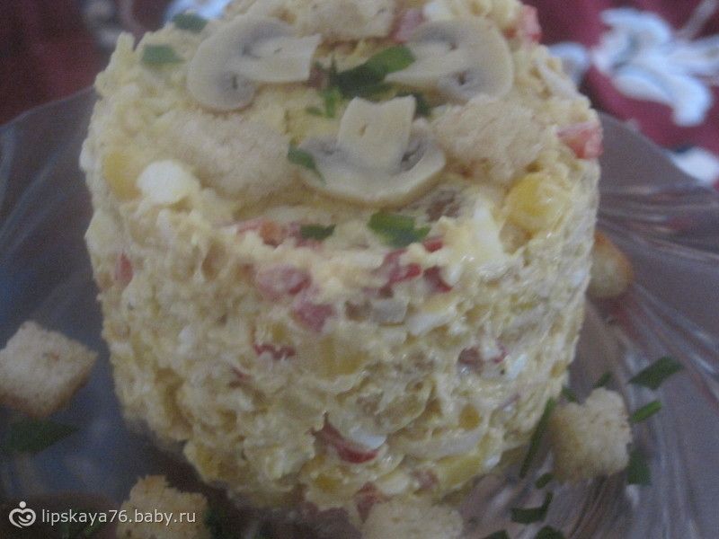 “Хрустящий” салат с курицей, кукурузой и болгарским перцем “Хрустящий” салат с курицей, кукурузой и болгарским перцем