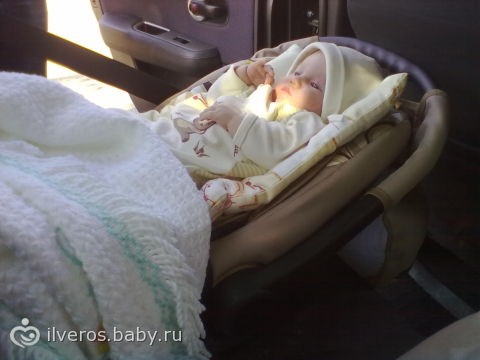 Новорожденный в автокресле фото
