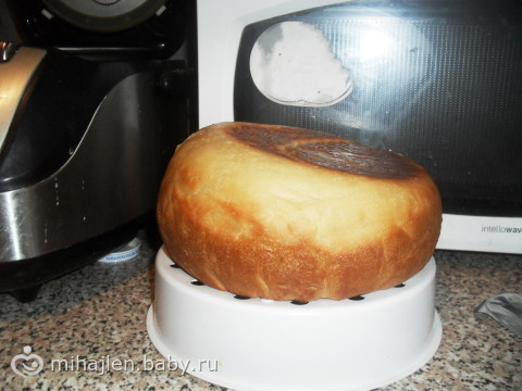 испекла хлебушек)